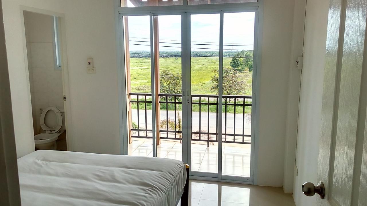 Suratthani Airport Hostel Сурат-Тхані Екстер'єр фото