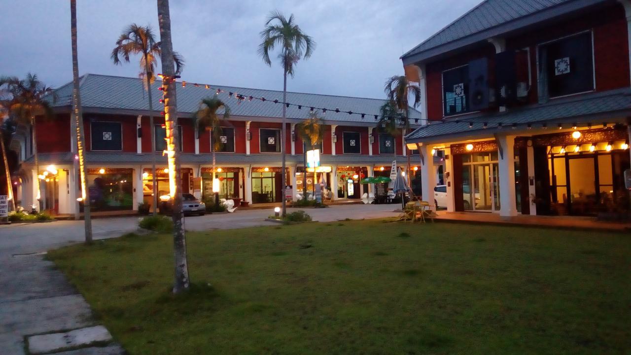 Suratthani Airport Hostel Сурат-Тхані Екстер'єр фото