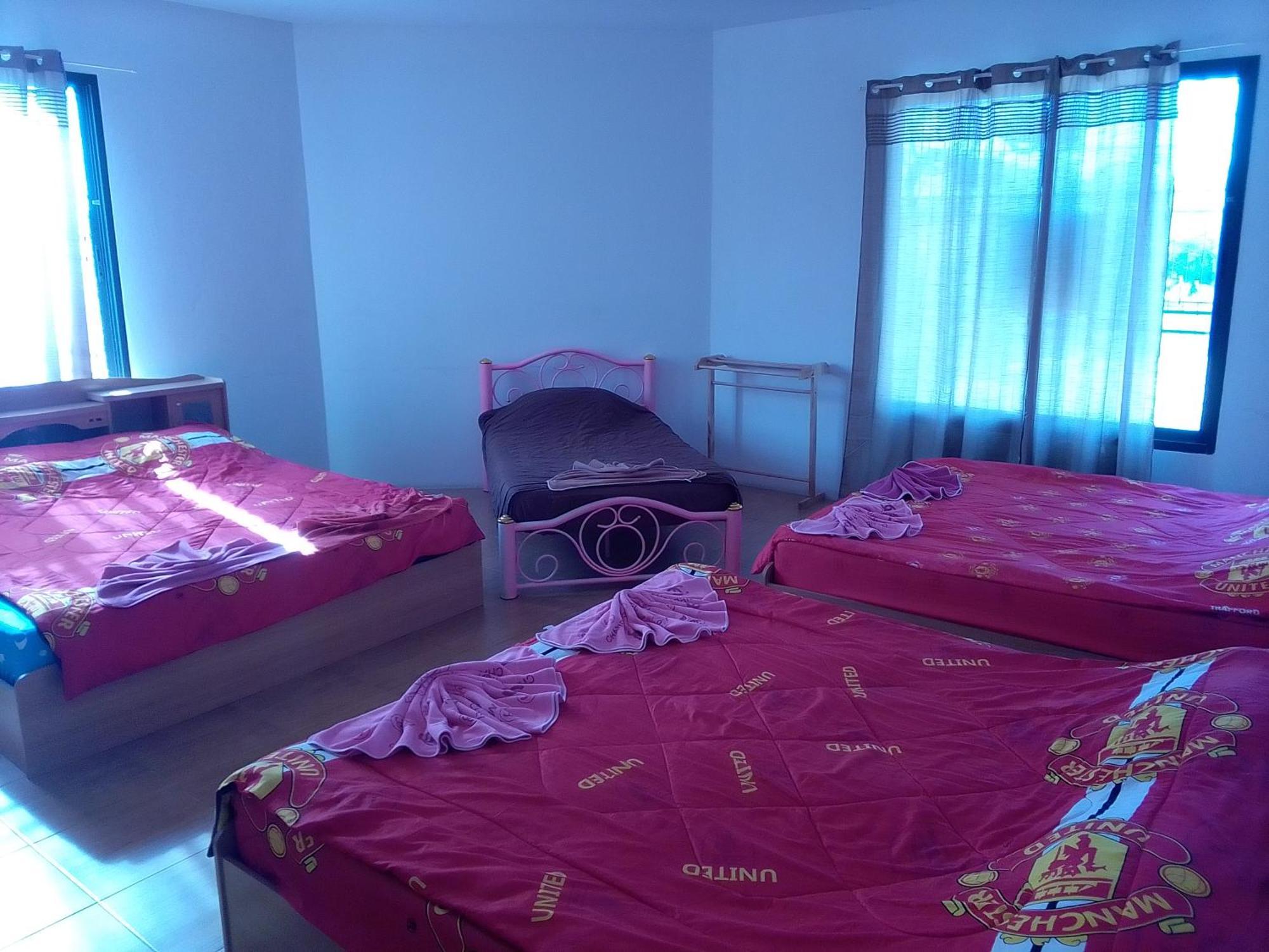 Suratthani Airport Hostel Сурат-Тхані Екстер'єр фото